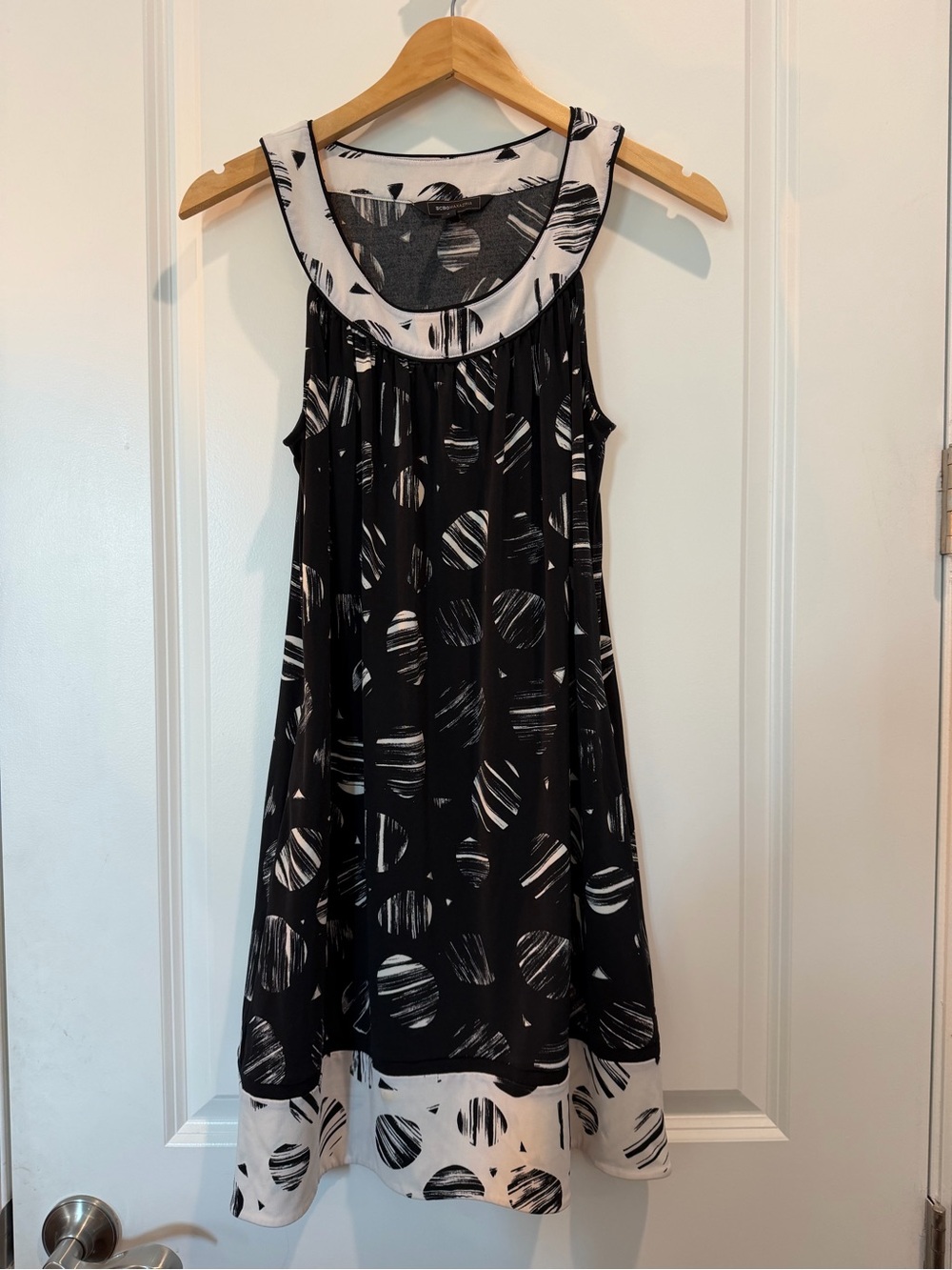 BCBGMaxAzria Black White Geometric Print Sleeveless Shift Dressโ Pockets Medium